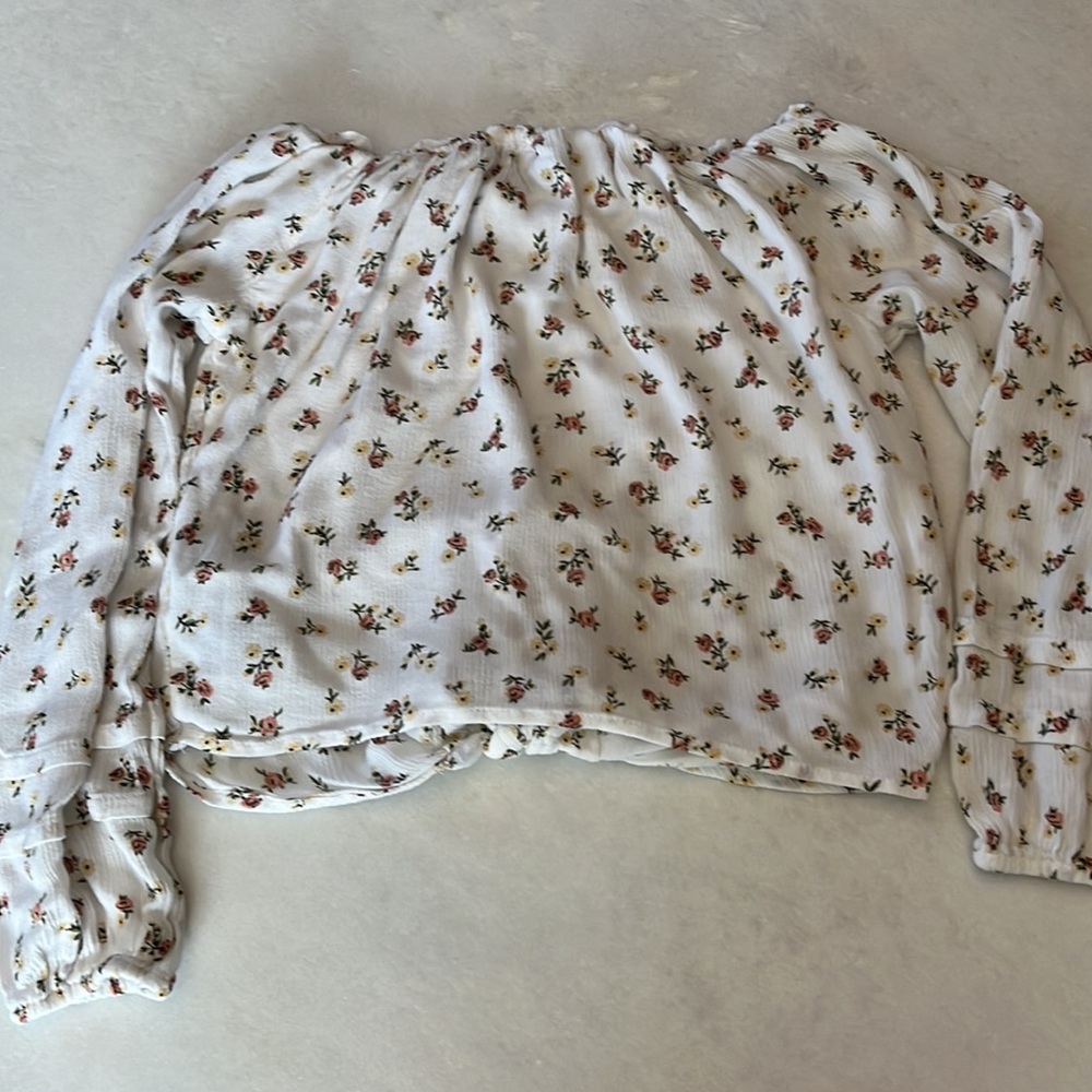 Hollister Floral Top Size S - Juniors - Picture 6 of 8